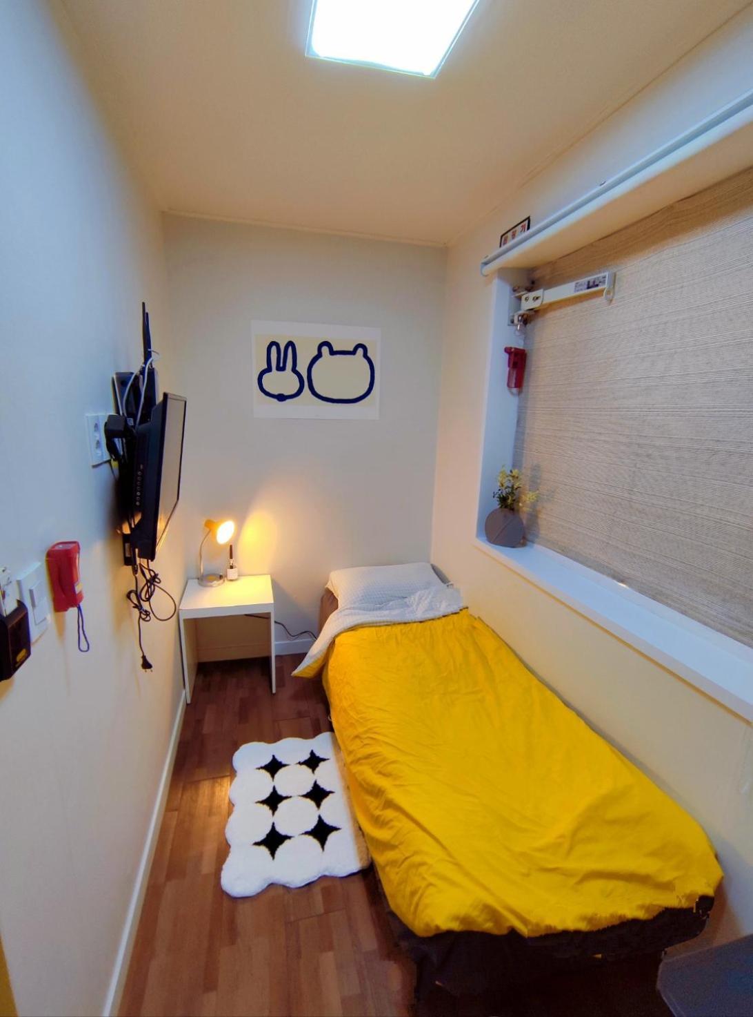 24 Guesthouse Sinchon Avenue โซล ภายนอก รูปภาพ