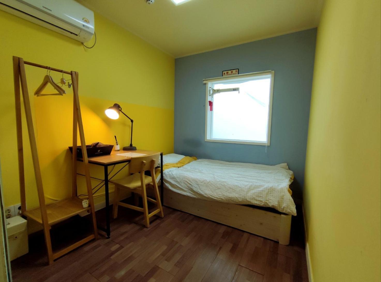 24 Guesthouse Sinchon Avenue โซล ภายนอก รูปภาพ